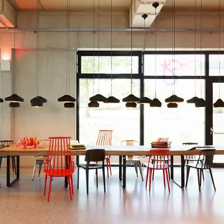 Moxy Frankfurt 4*