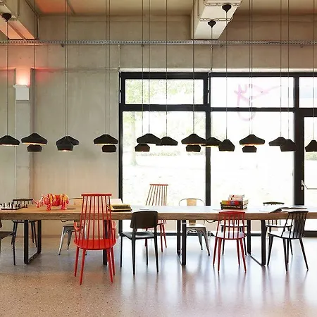 Hotel Moxy Frankfurt 4*