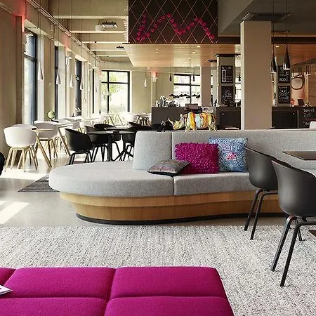 Moxy Frankfurt Hotel