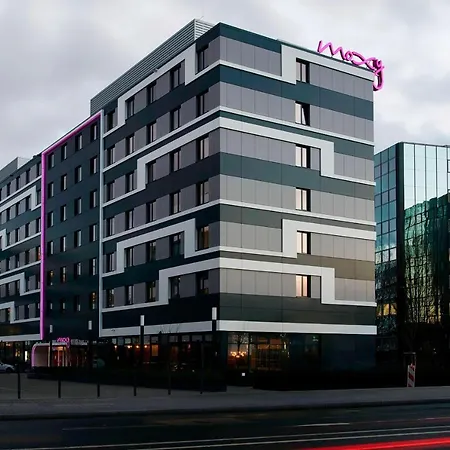 Hotel Moxy Frankfurt 4*