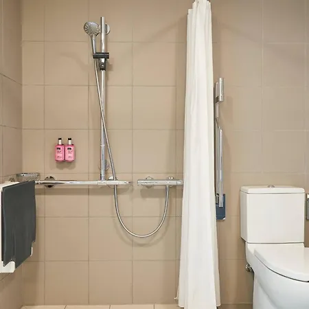 Moxy Frankfurt Hotel 4*