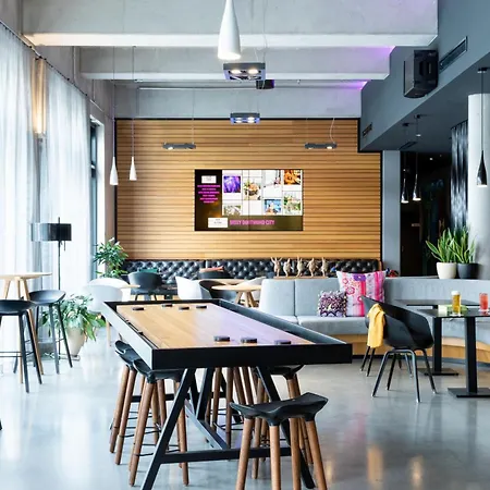 Moxy Frankfurt 4*