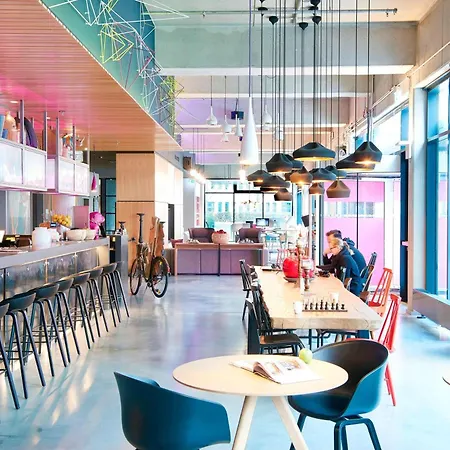 Moxy Frankfurt 4*