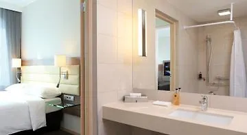 Hotel Moxy Frankfurt 4*