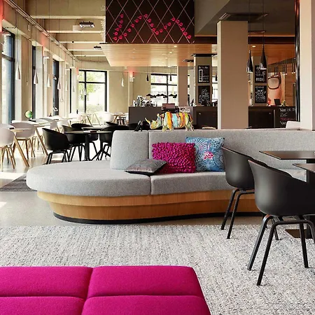 Moxy Frankfurt 4*