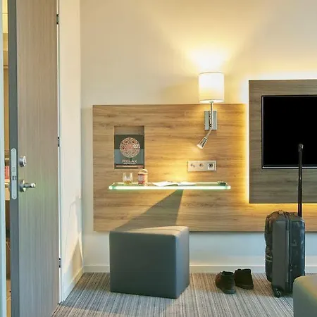 Hotel Moxy Frankfurt 4*