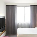 Moxy Frankfurt Hotel 4*