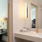 Szálloda Moxy Frankfurt 4*