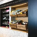 Hotel Moxy Frankfurt 4*