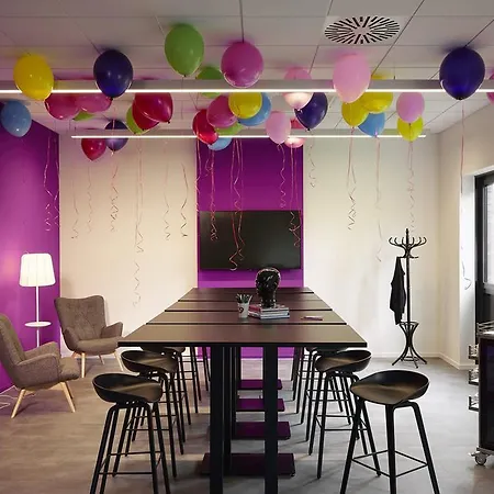 Moxy Frankfurt 4*