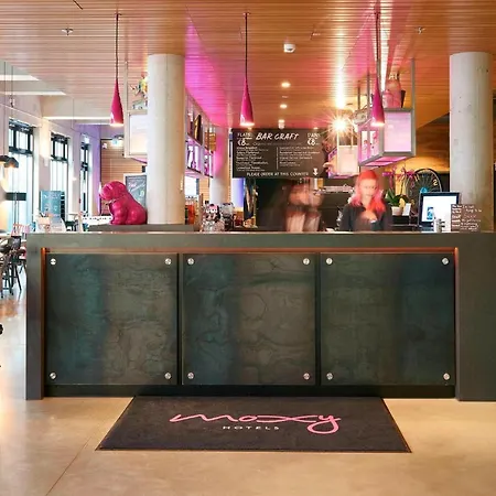 Moxy Frankfurt 4*