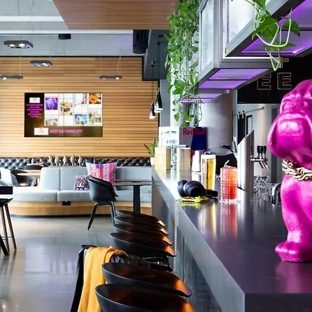 Отель Moxy Frankfurt