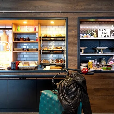 Moxy Frankfurt 4*