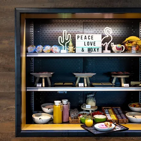 Hotel Moxy Frankfurt 4*