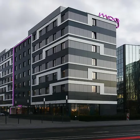 Hotel Moxy Frankfurt 4*