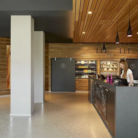 Hotel Moxy Frankfurt 4*