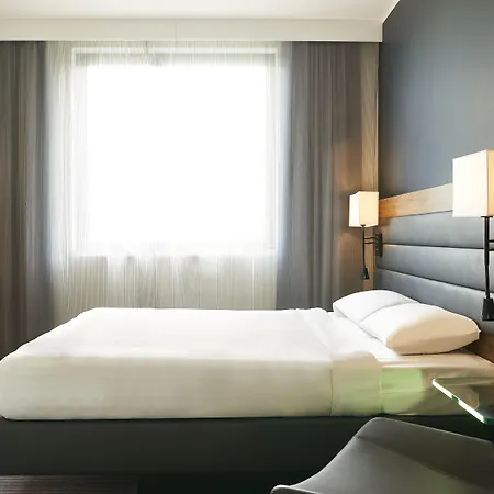 Moxy Frankfurt Отель Эшборн