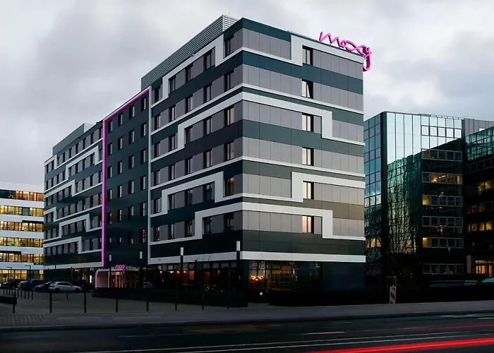 Hotel Moxy Frankfurt 4*