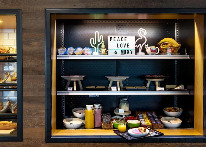 Hotel Moxy Frankfurt 4*