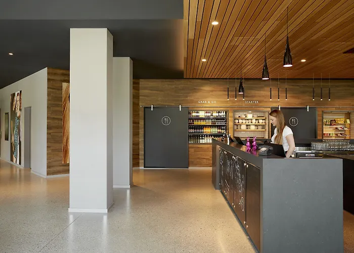 Hotel Moxy Frankfurt 4*