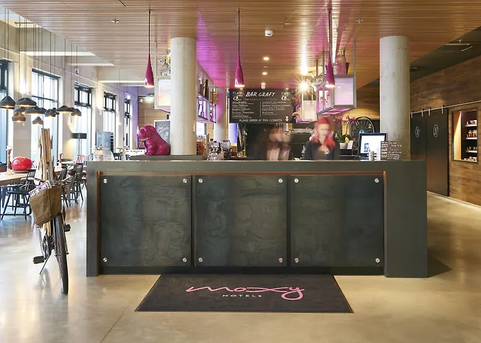 Hotel Moxy Frankfurt 4*