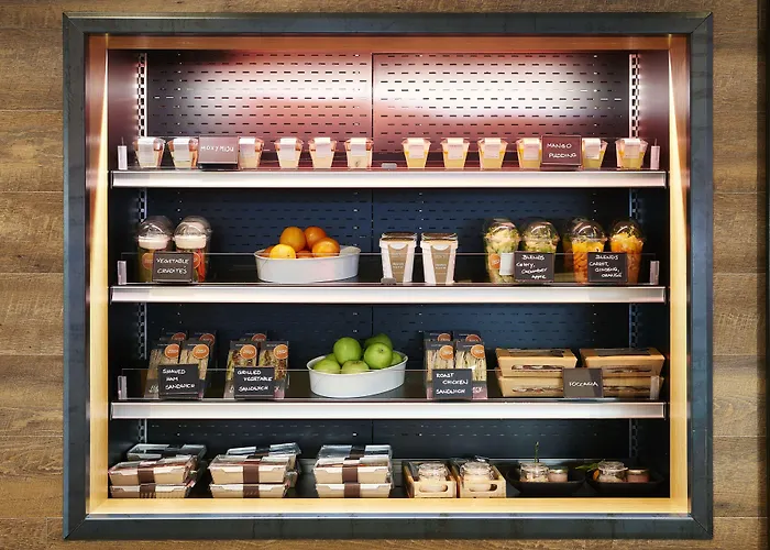 Hotel Moxy Frankfurt 4*