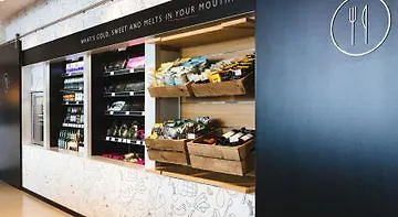 Hotel Moxy Frankfurt 4*